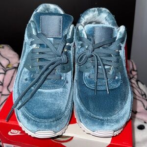 WMNS NIKE AIR MAX 90 PREMIUM ASH GREEN "LUCKY CHARMS" SZ 8 ( no charms sorry)